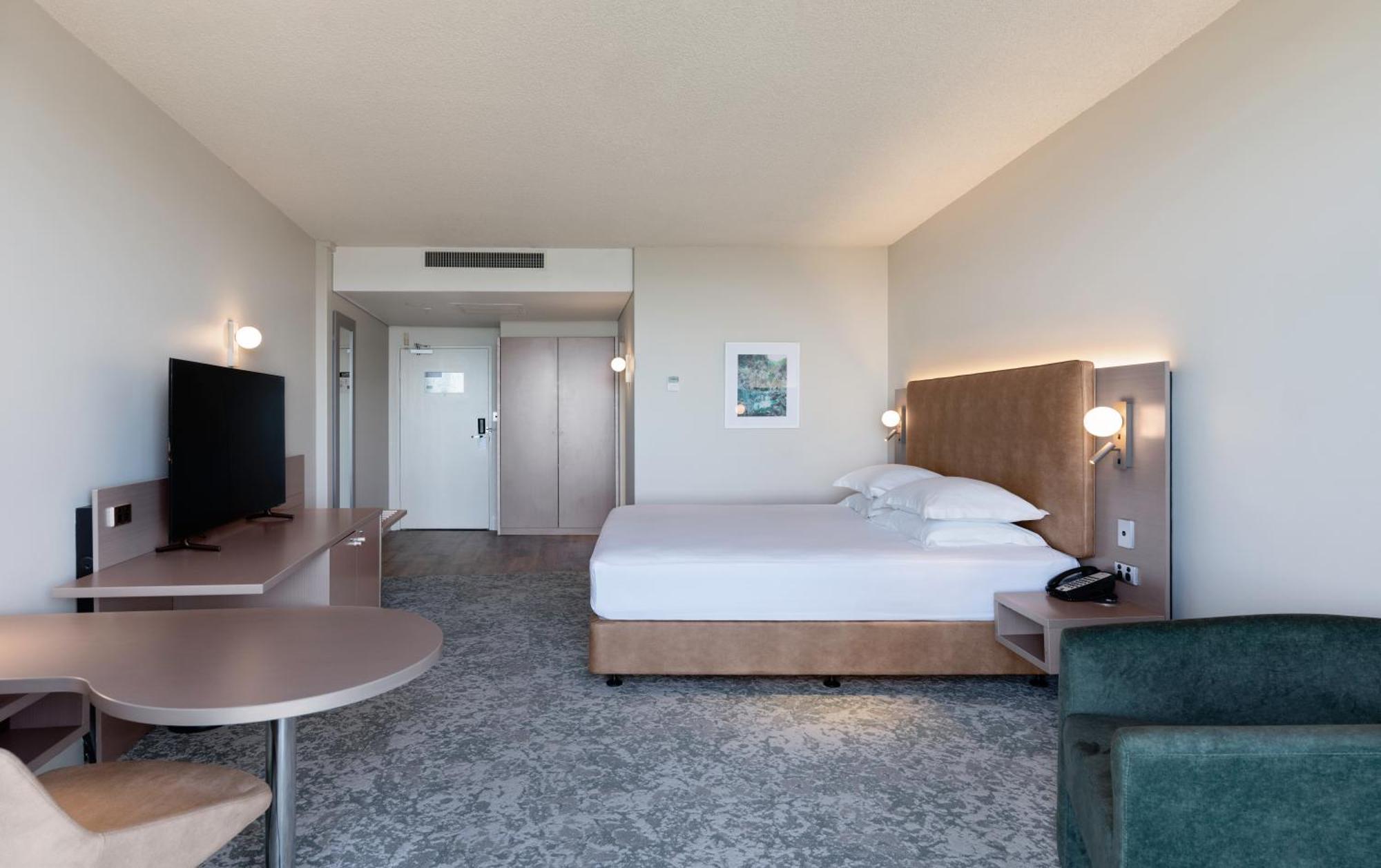 King Guest Room,1545618508:JPEG